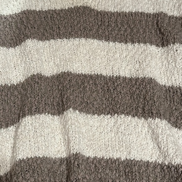 Altar’s state sweater - Picture 3 of 4